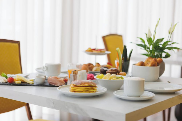 Breakfast/Coffee Service 62 of 77