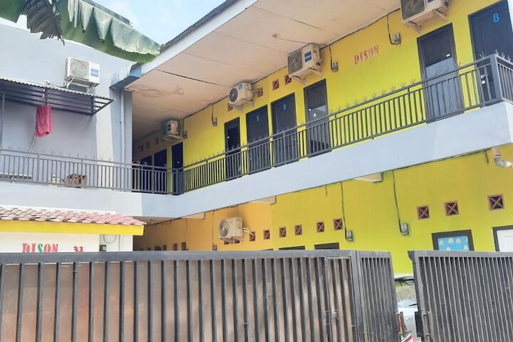 OYO 93021 Kost Dison