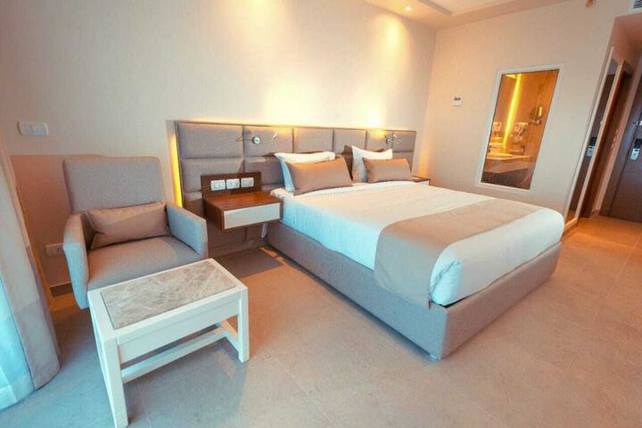 Room 18 of 140