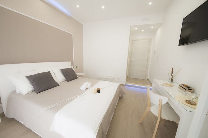 Room 2 of 20