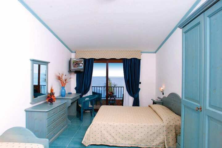Room 9 of 31