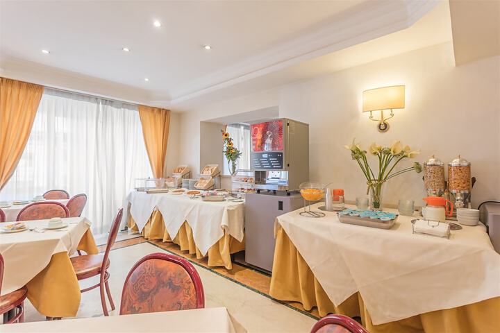 Breakfast area