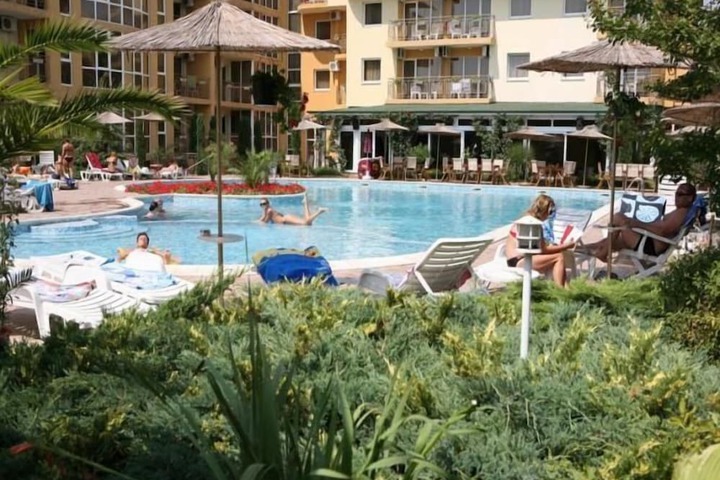 Hotel with Pool
