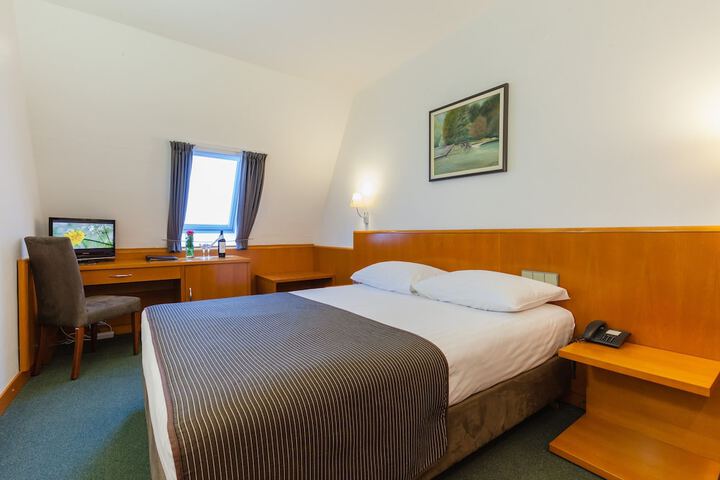 Room 2 of 13