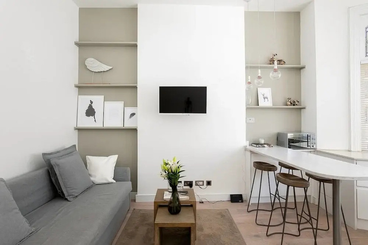 Room 10 of 17