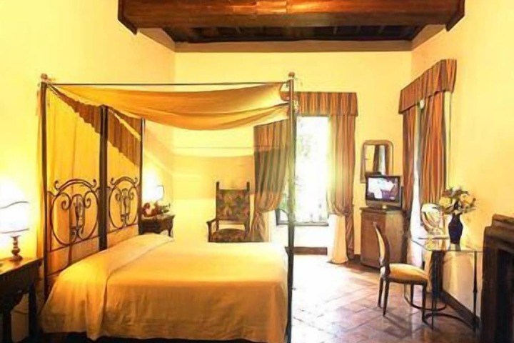 Room 8 of 37