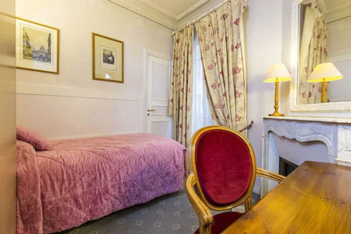 Room 8 of 37