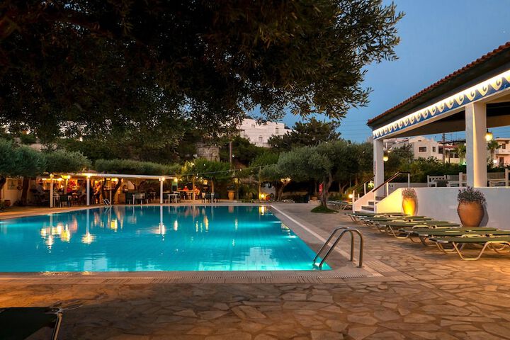 Hotel Pool
