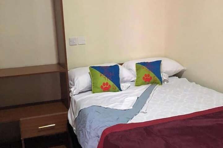 Room 5 of 18