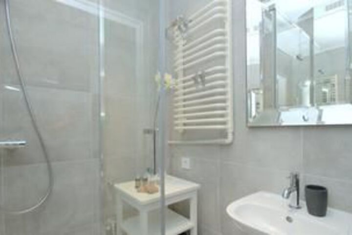 Room 4 of 20
