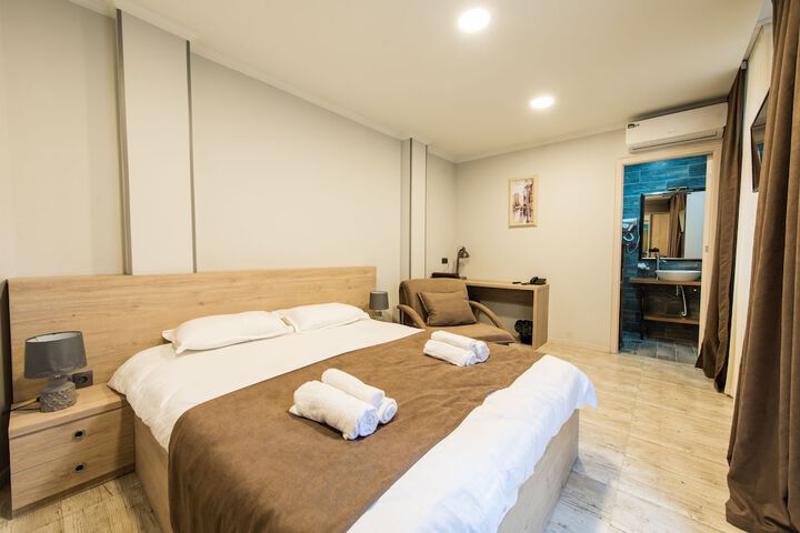 Room 6 of 22