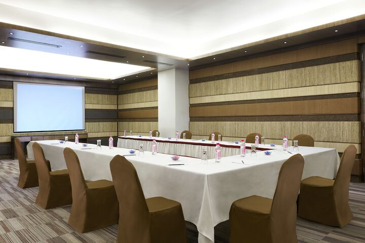 Ballroom/Hall 14 of 19