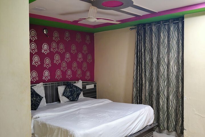 Room 3 of 12