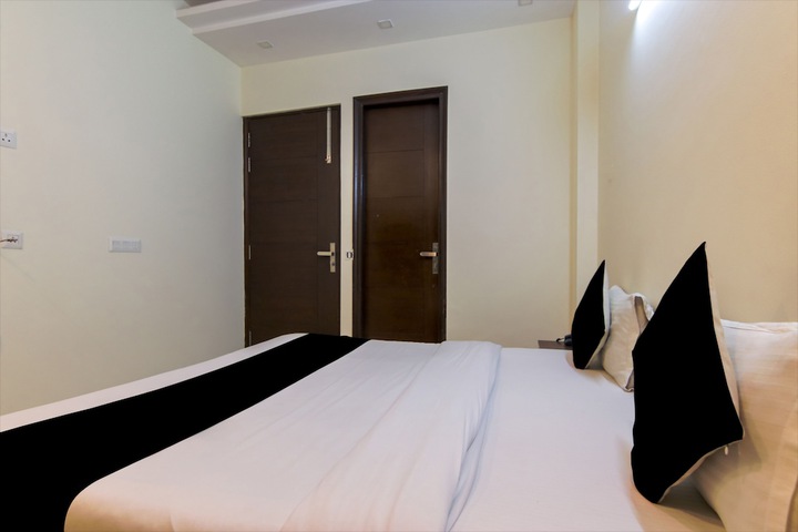 Room 6 of 24