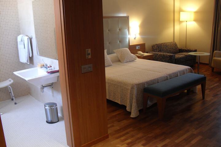 Room 6 of 39
