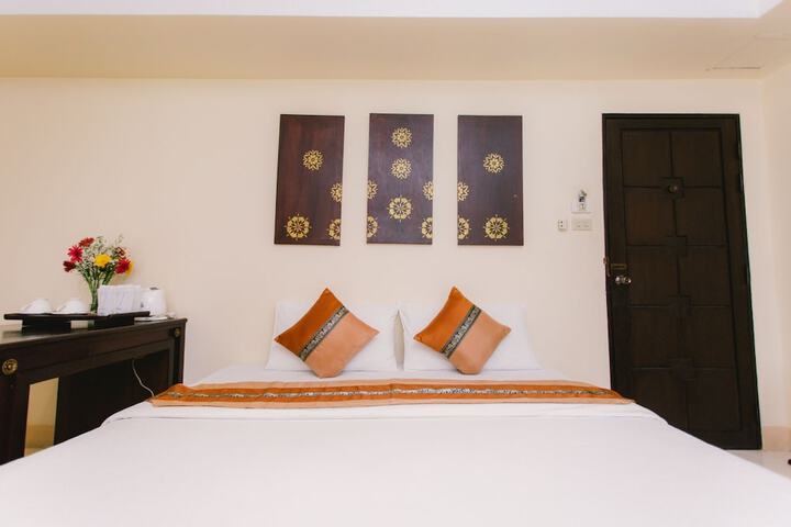 Room 9 of 42