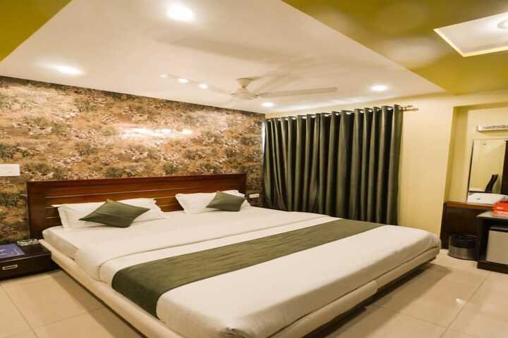 Room 7 of 33