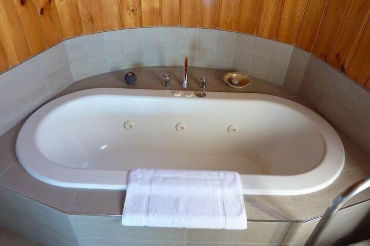 Hot Tub 19 of 54
