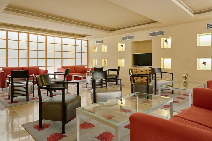 Lounge 71 of 80