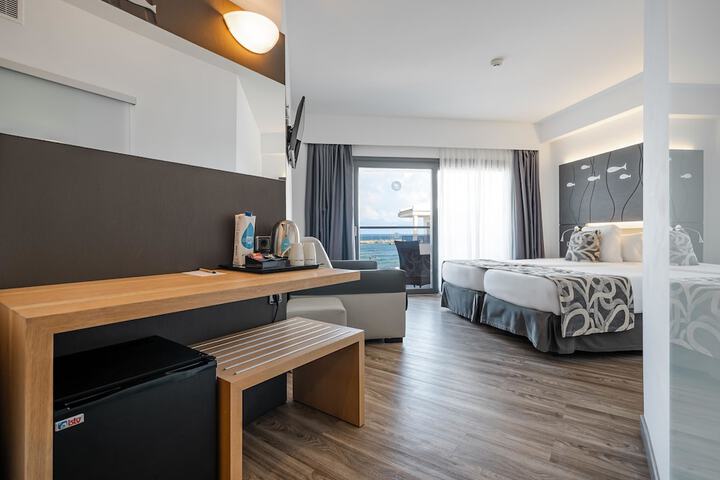 Room 10 of 82