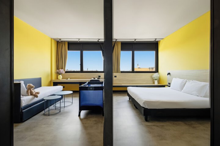 Room 12 of 107
