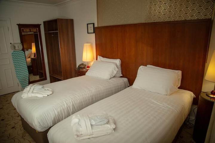 Room 9 of 19