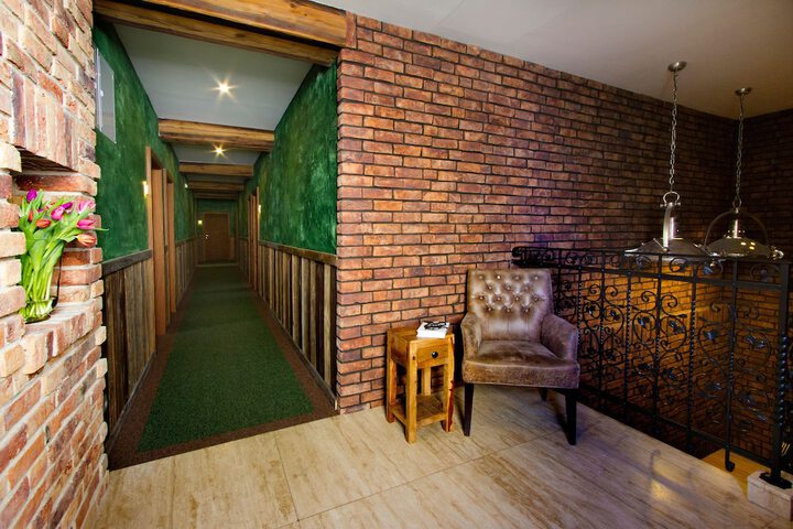 Ballroom/Hall 76 of 81