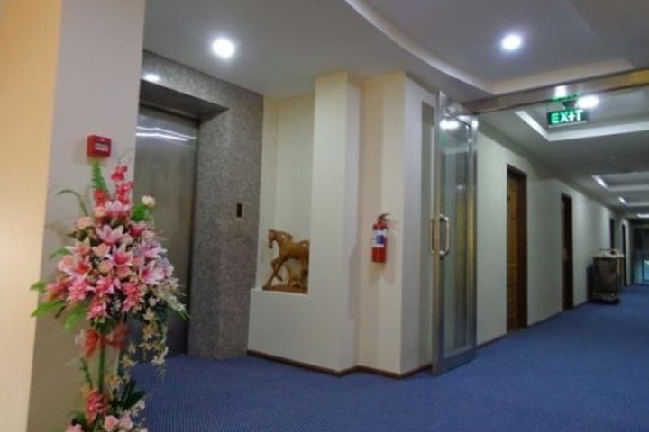 Ballroom/Hall 39 of 54