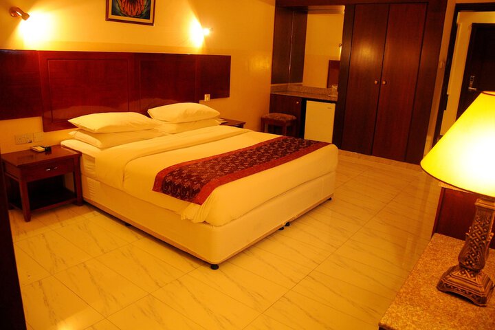 Room 4 of 23