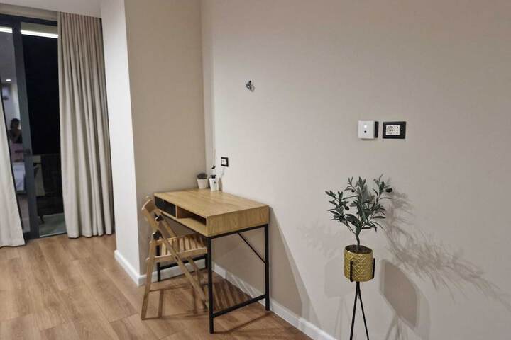 Room 7 of 48