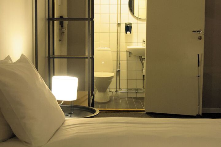 Room 113 of 128
