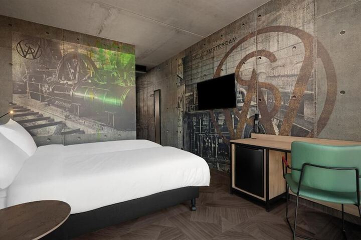 Room 5 of 50