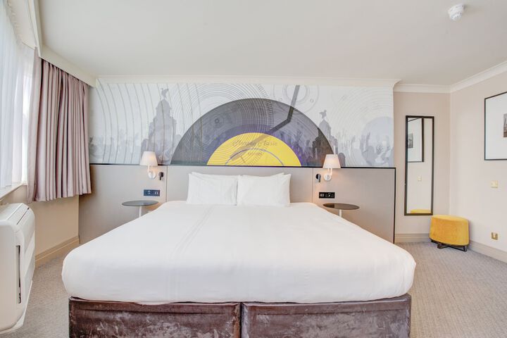 Room 32 of 122