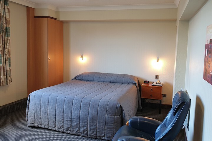 Room 9 of 30