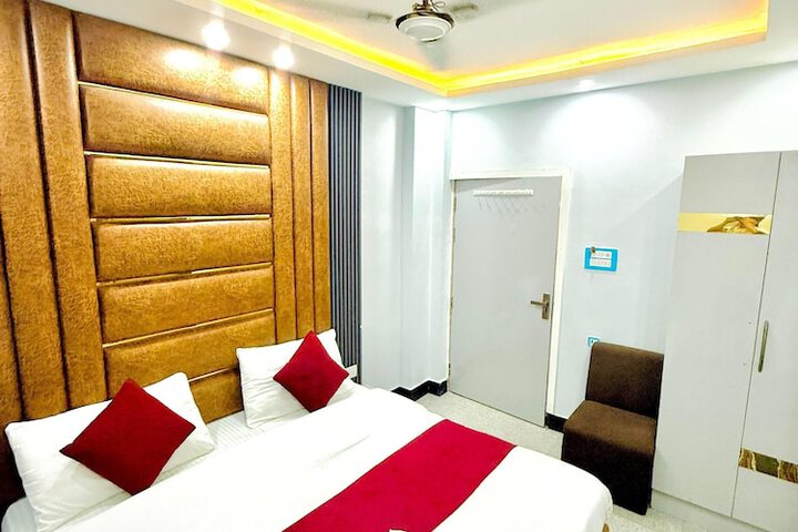 Room 12 of 26