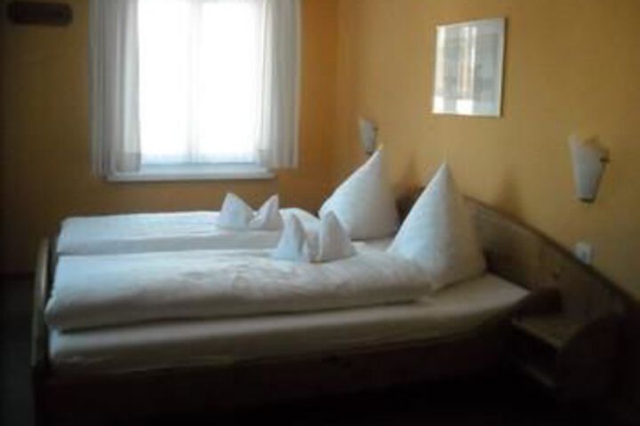 Room 33 of 81