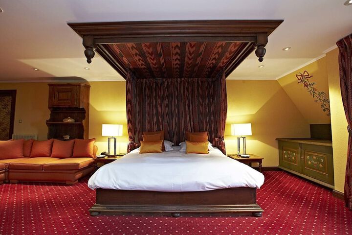 Room 4 of 30