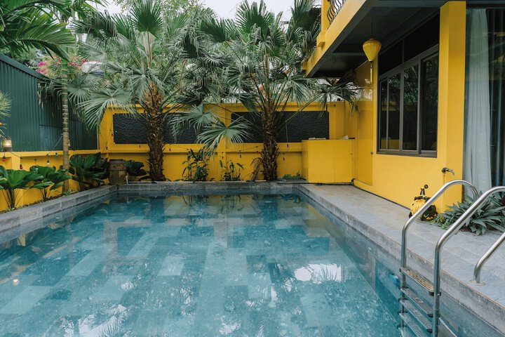 Pool 52 of 91