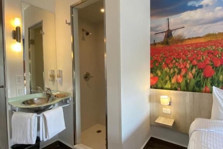 Room 6 of 22