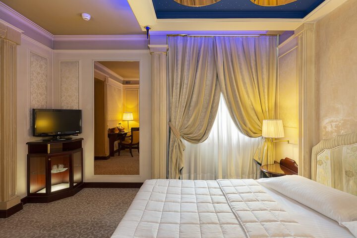 Room 6 of 34