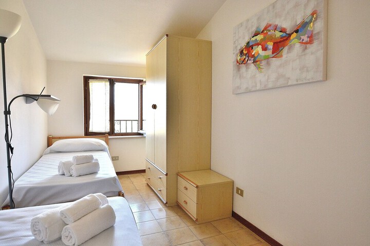 Room 5 of 25