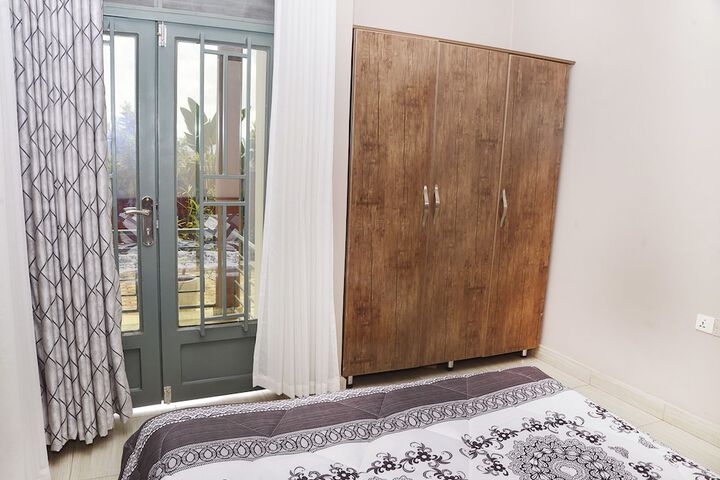 Room 4 of 25