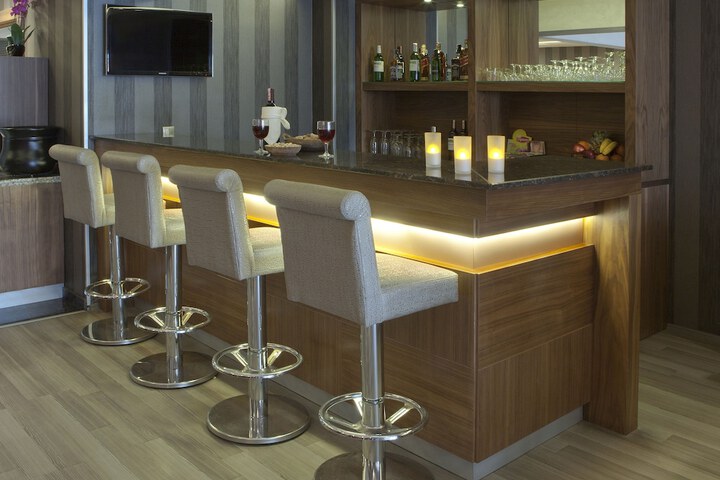 Lounge 45 of 50