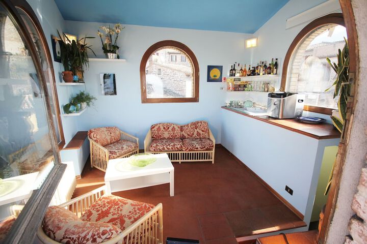 Lounge 80 of 100