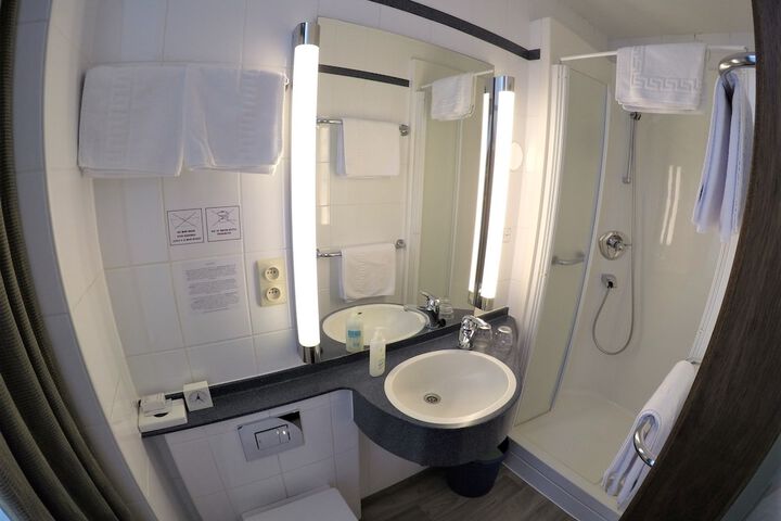 Room 45 of 71