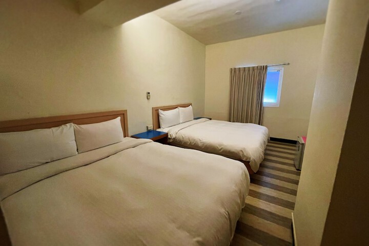 Room 17 of 53