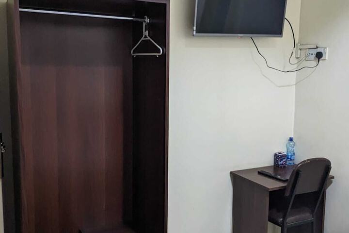 Room 10 of 16