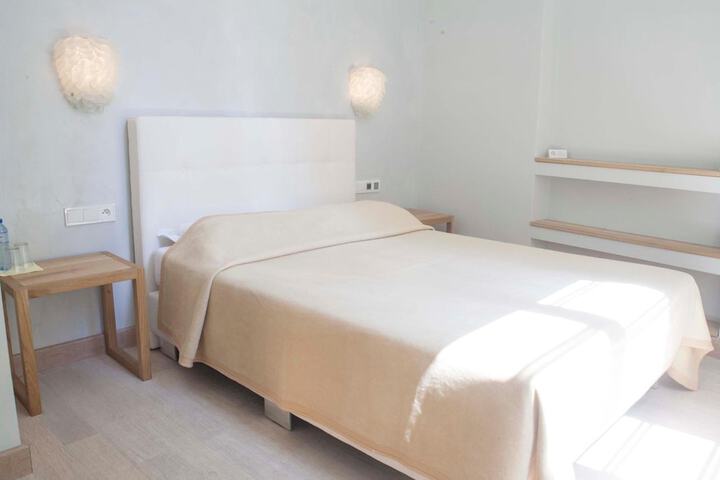 Room 8 of 48
