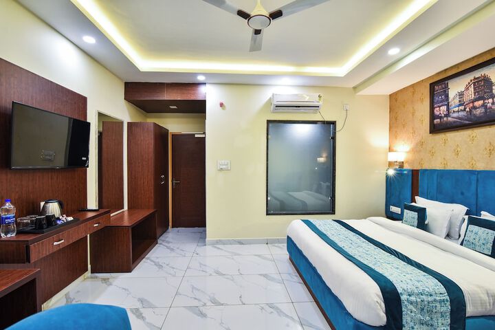 Room 12 of 80