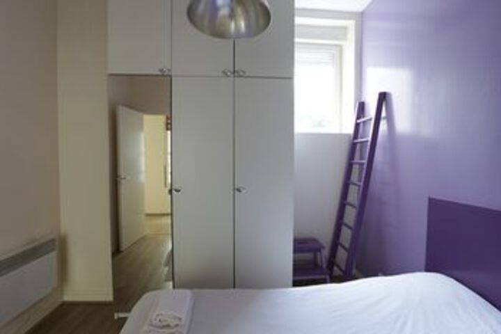 Room 45 of 168